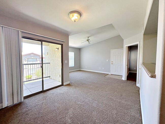 Building Photo - 2 BEDROOM 2 BATH UPSTAIRS CONDO IN GATED S...