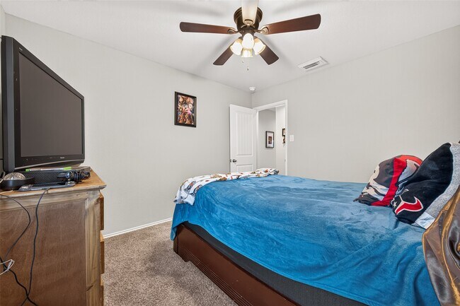 Building Photo - 811 Petunia Falls Ln