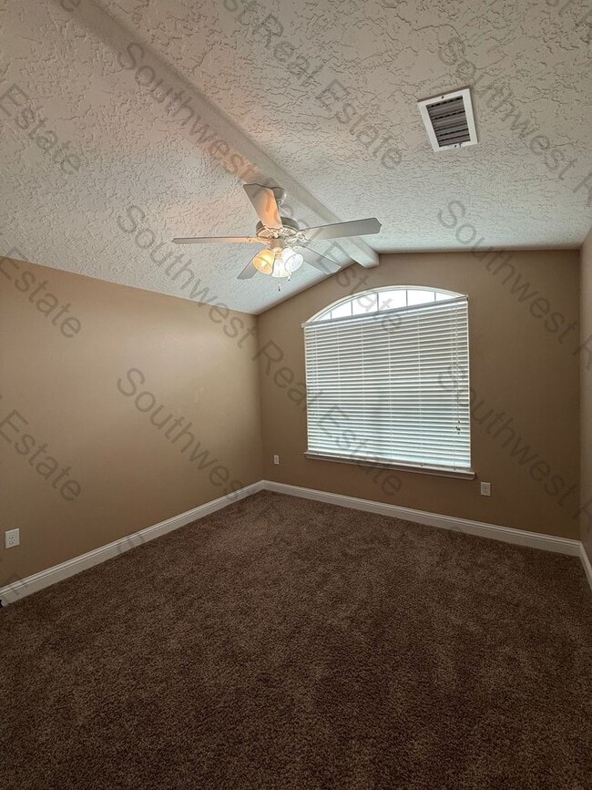 Building Photo - Spacious 3 Bedroom 2 Bath home in Portales, NM