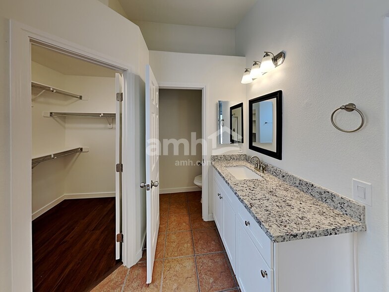 Building Photo - 504 Duran St