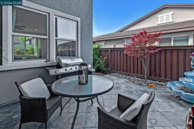 Building Photo - 582 Mandevilla Dr