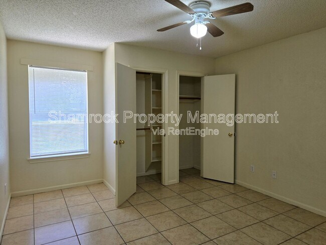 Building Photo - 712 Old Lorena Rd