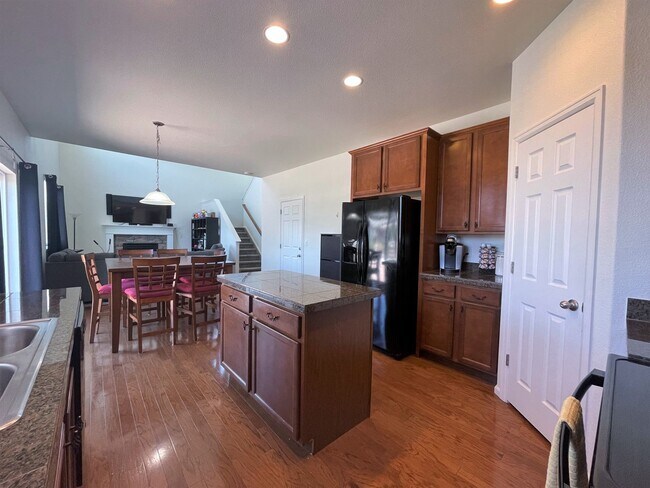 Building Photo - Spacious Charmer in sought after Meridian Ranch community- 2 houses from park