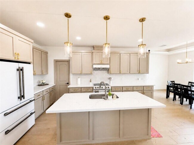 Building Photo - 2509 S Cartier Dr