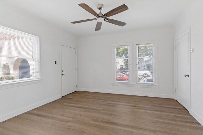 Interior Photo - 1109-1125 Loma Ave