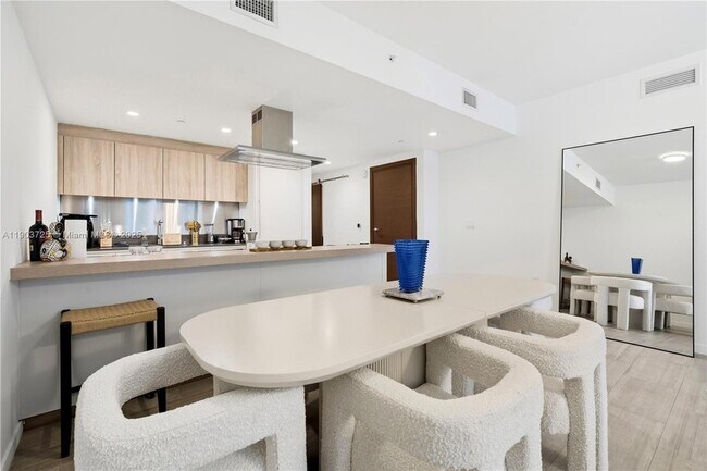 Building Photo - 1000 Brickell Plaza