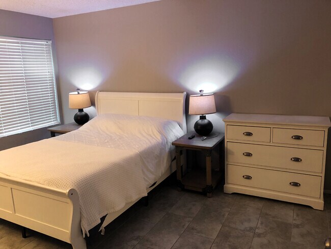 Building Photo - 870 Avenue B