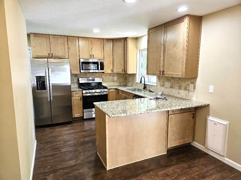 Building Photo - 10279 Rosewood Ct