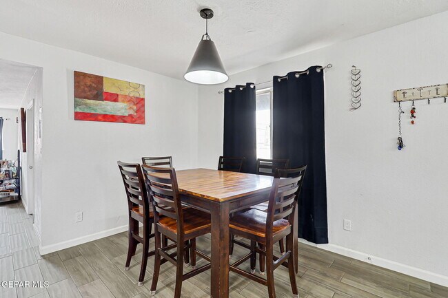 Building Photo - 9128 Diana Dr