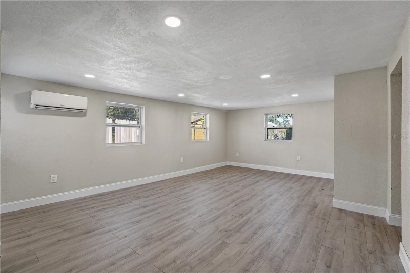 Building Photo - 5210 S 84th St