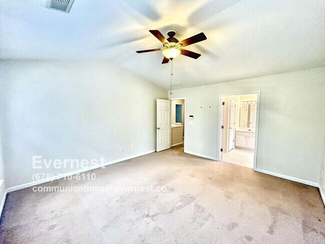 Building Photo - Comfortable 3-Bedroom Home with Prime Loca...