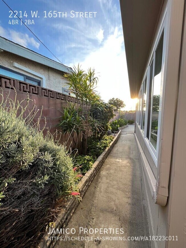 Building Photo - 2214 W 165th St