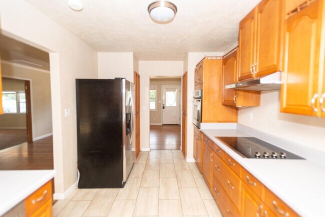 Building Photo - 307 N 3rd St