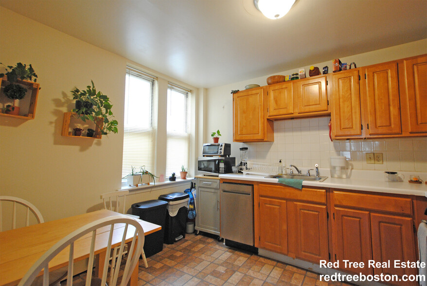 Building Photo - 25 Colborne Rd