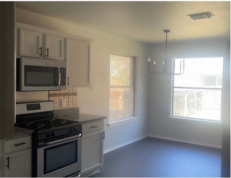 Building Photo - 1028 Doras Dr