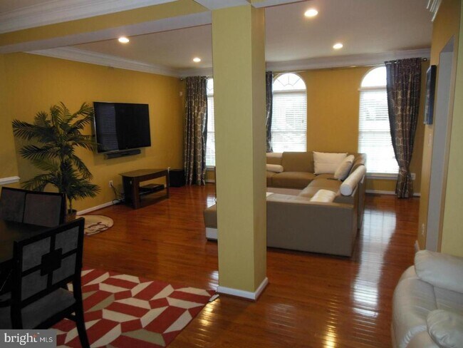 Building Photo - 25838 Norrington Square