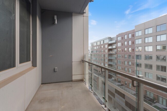 Building Photo - 9 Ave at Port Imperial