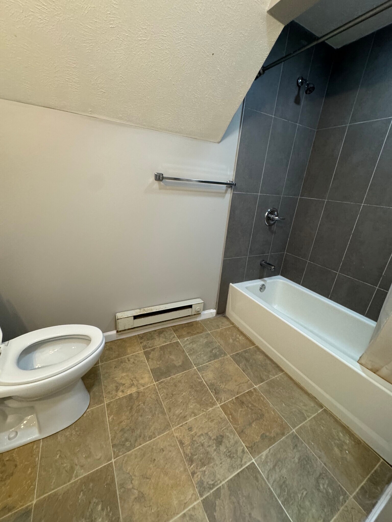 Building Photo - 310 E Mulberry St