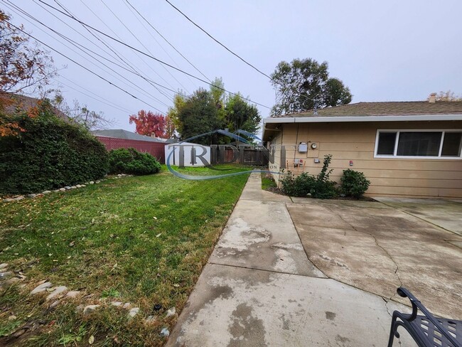 Building Photo - Cute 3 bedroom 2 bath