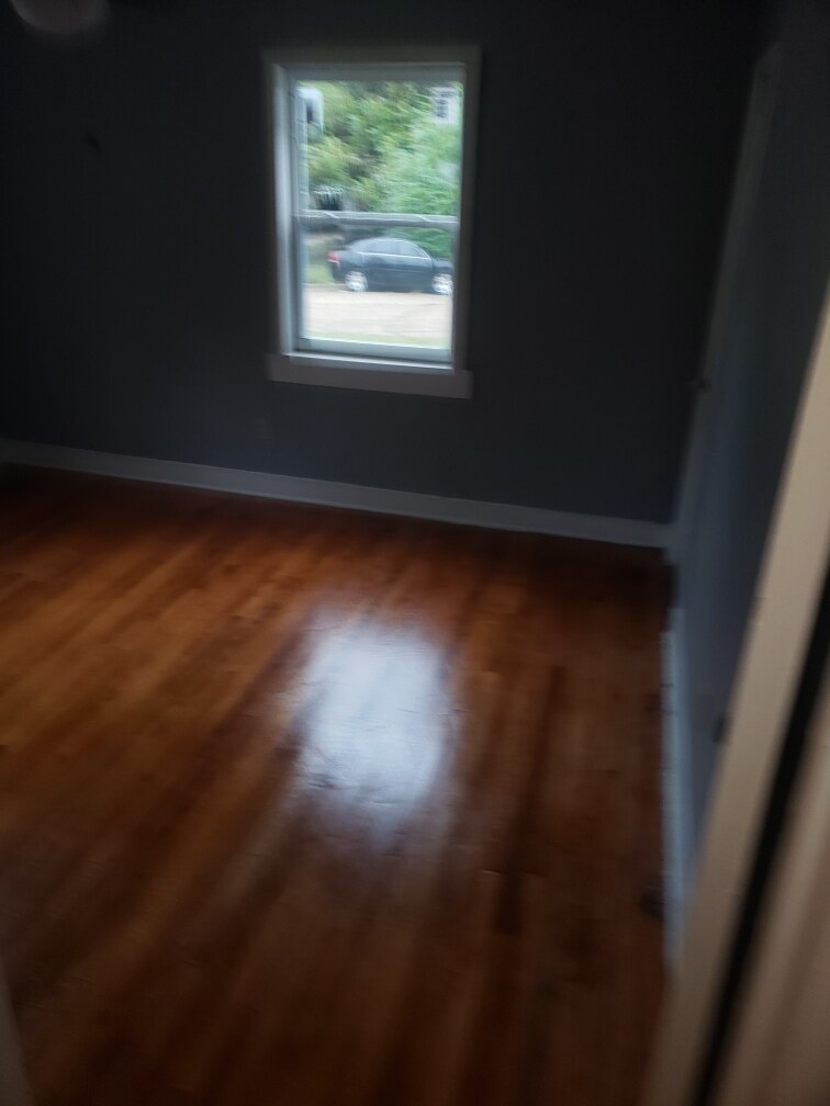 Building Photo - 2204 Sweet Briar Dr