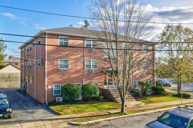 Building Photo - 1 Wyman St