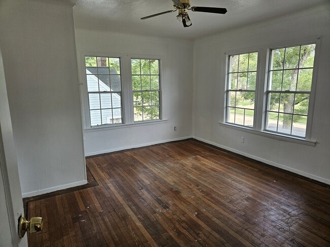 Building Photo - 917 Pecan Blvd