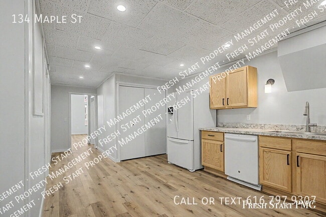 Building Photo - 134 Maple St