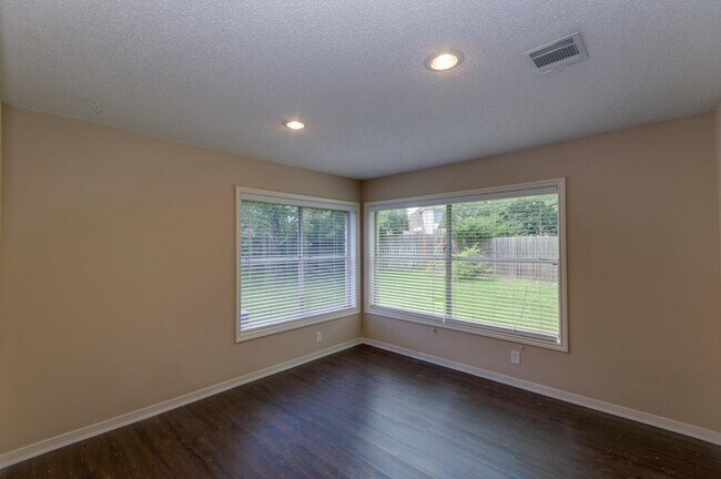 Building Photo - 11310 Chiselhurst Way Ct