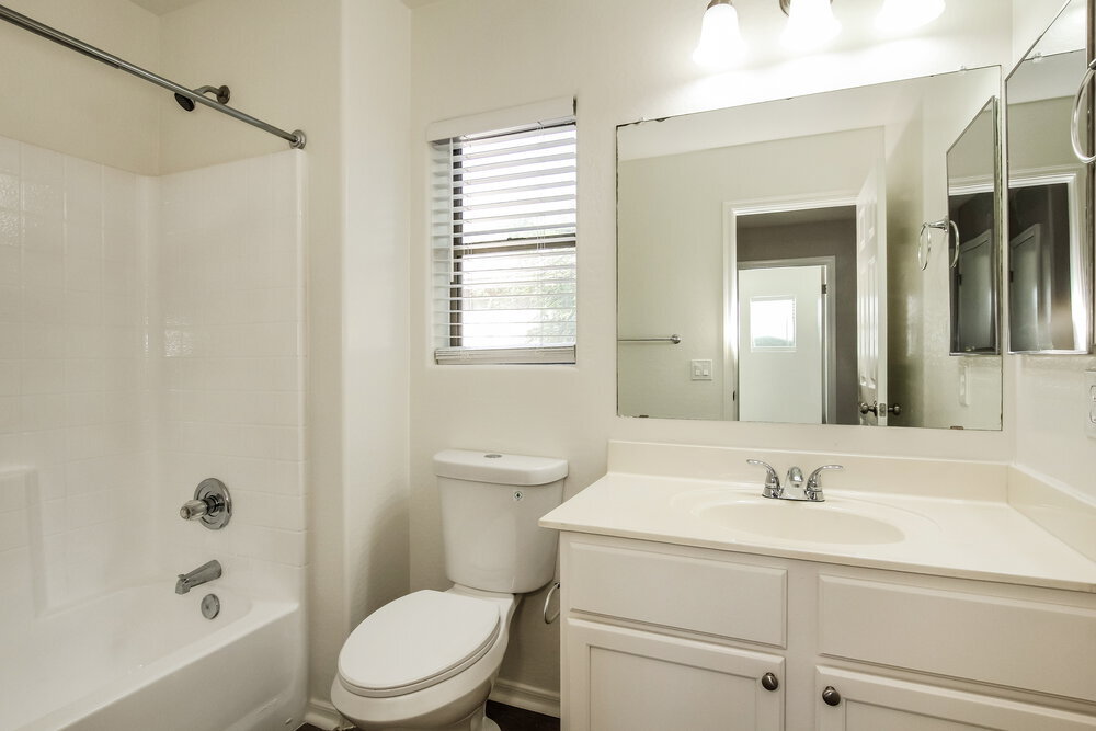 Building Photo - 943 E Agua Fria Ln