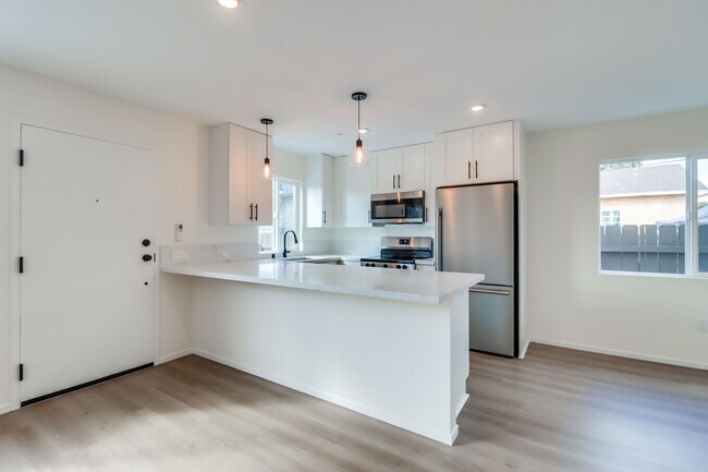 Building Photo - 3042-3044 J St