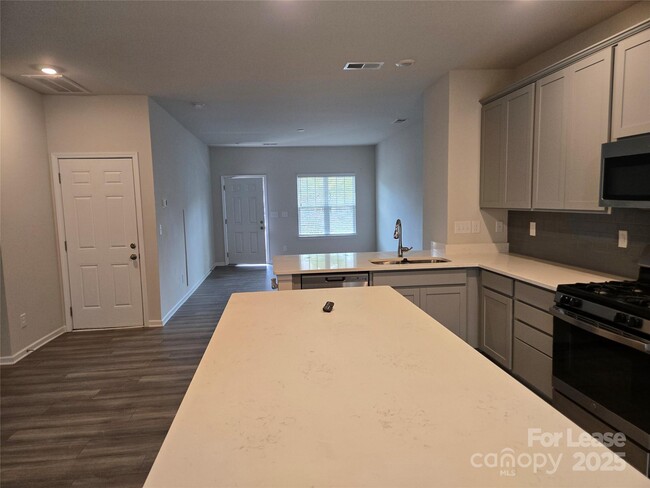 Building Photo - 525 San Marco Dr