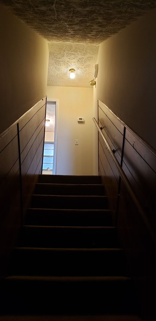 Building Photo - $1150 - 2/1.5 - Fresh Unfurnished - Move I...
