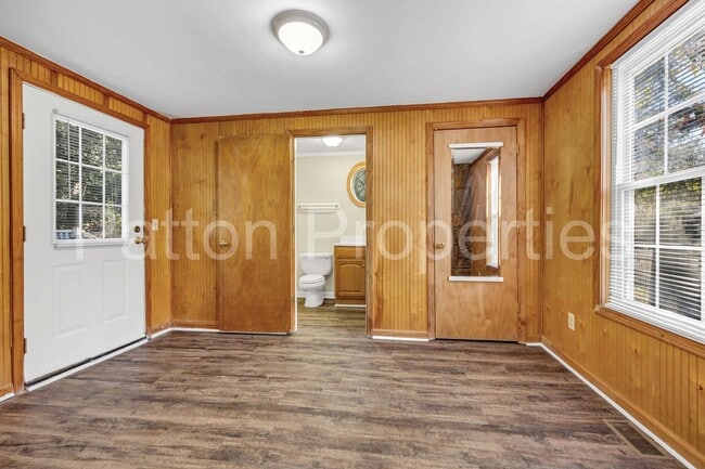 Building Photo - Rosewood Home