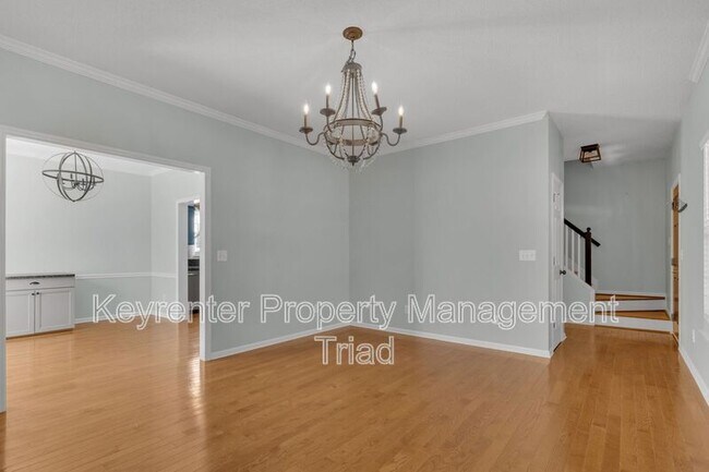 Building Photo - 3391 Valley Crossing Dr