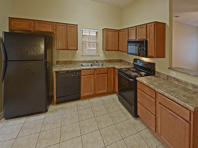 Building Photo - 3 bed, 2.5 bath near Shelby Farms