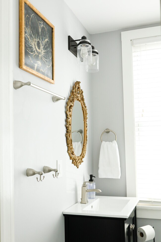 Building Photo - 14 Parry Ave