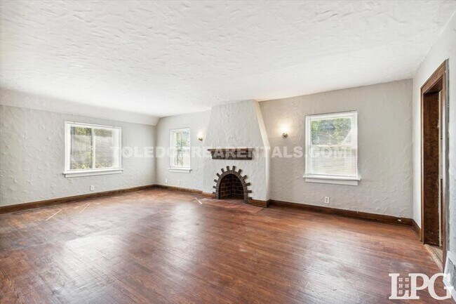 Building Photo - 1442 Schuyler Rd