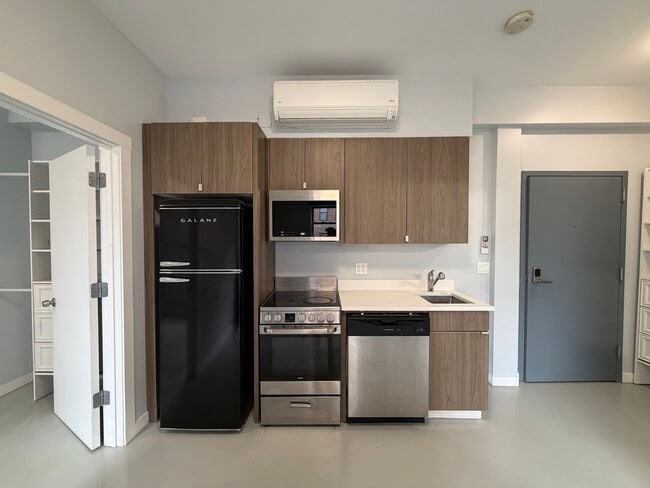 Building Photo - 4716 N Racine Ave