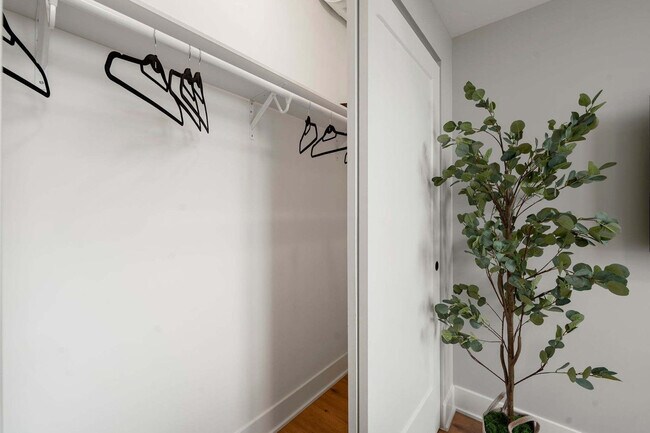 Building Photo - 6044 N Winthrop Ave