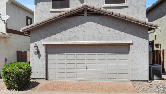 Building Photo - 10039 E Isabella Ave