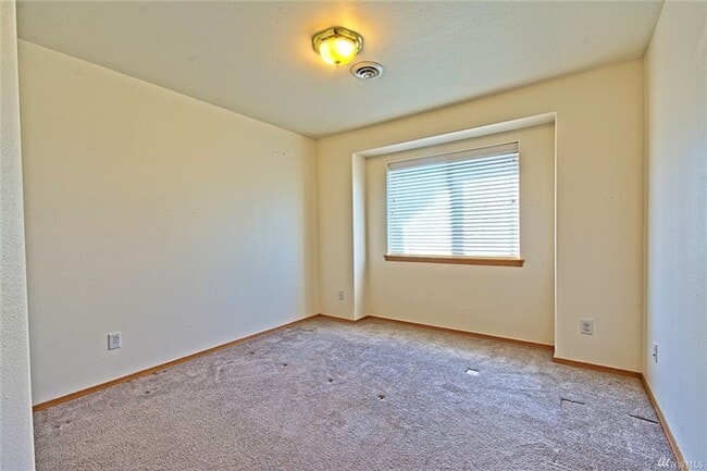 Building Photo - Beautiful 4 Bedroom Home