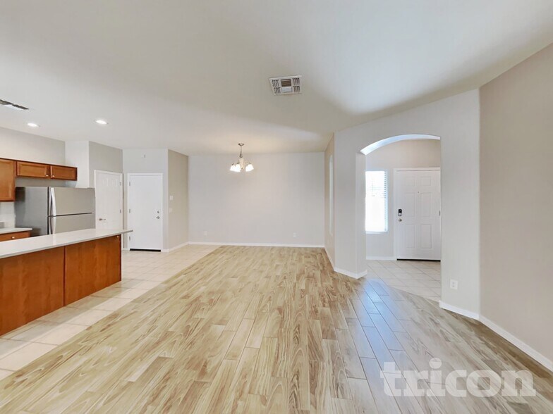 Building Photo - 5010 W Fawn Dr