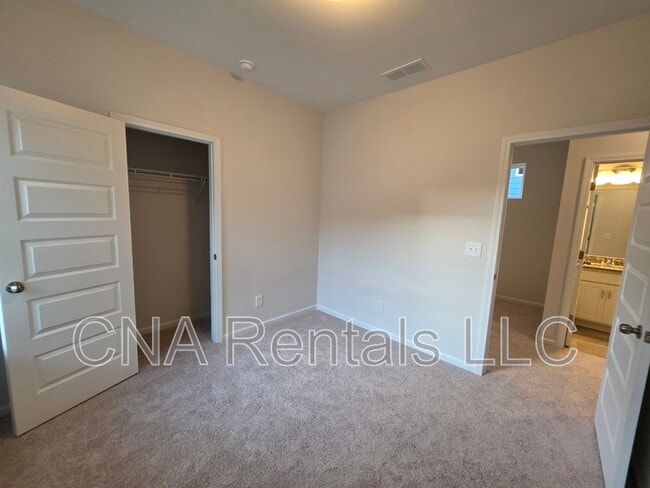 Building Photo - 1668 Eagle Dr