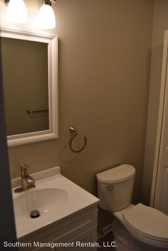 Building Photo - 3 br, 1.5 bath House - 2244 North Point Drive