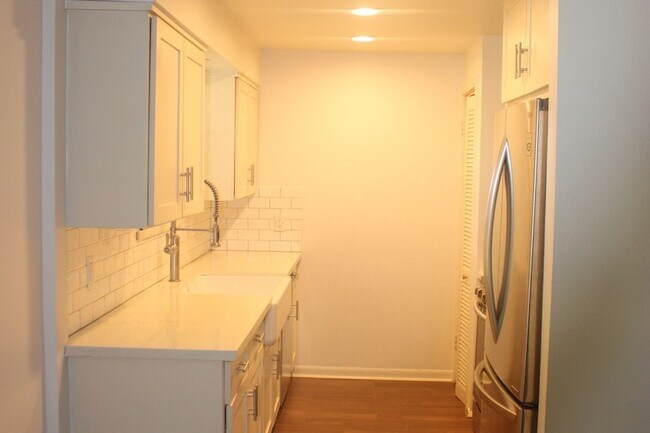 Building Photo - 5747 Greencraig Dr