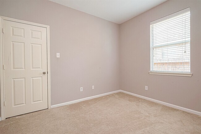 Building Photo - 5203 Heatherdawn Ct