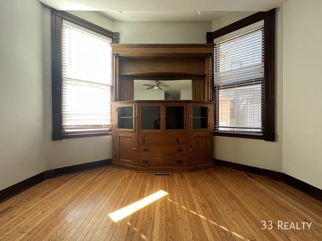 Building Photo - 919 Pleasant St
