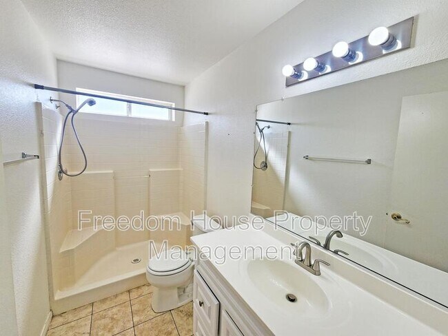 Building Photo - 2341 E Calvada Blvd