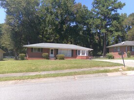 Building Photo - 2540 Alandale Dr
