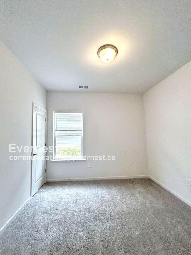 Building Photo - 1342 7th Ave SE